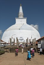 Visitors at Ruwanwelisaya or Ruwanweli Maha Seya Stupa
