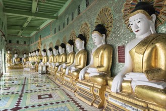 Buddha statues inside Umin Thounzeh