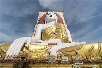 Buddha statue at Kyaikpun Pagoda in Bago