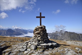 The Silberen summit cross