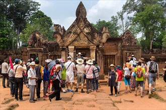 Tourists at the eastern gopura