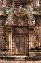 Entrance with Devi figures made of sandstone