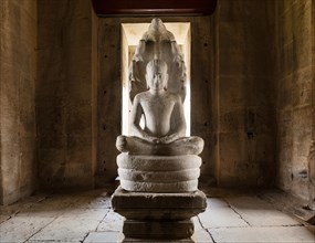 Buddha sandstone statue in the main portal