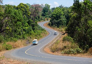 Curvy road in Ou Reang