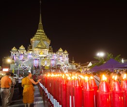 Illuminated Phra Maha Mondop of the Wat Traimit temple