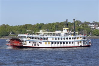 Steamer "Mississippi Queen"