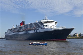 Queen Mary 2 on River Elbe