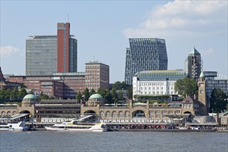 St. Pauli Piers with Dancing Towers skyscraper