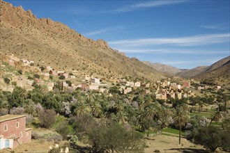The Ameln villages are built on the lower slopes of the Djebel El Kest