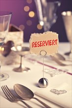 Note on festive table with the inscription reserviert or reserved