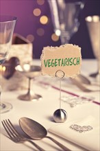 Note on the table that says Vegetarisch or vegetarian