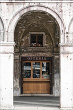 Osteria on the market in the San Polo district