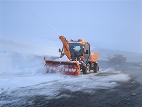 Snowplow with snowblower for winter maintenance