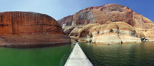 Jetty and red Navajo sandstone cliffs