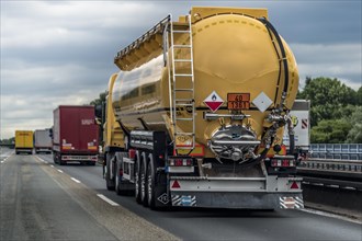 Special vehicle for fluid transportation on the motorway