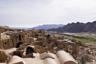 Ruins of the Safavid village of Kharanaq