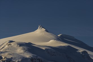 Snow peak of Snaeffelsjokull