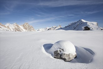 Paraispitze mountain in winter