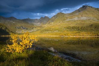 Autumn at Lake Keilvatnet