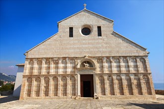 The Romanesque Tuscan facade of the previous Cathedral of St Mary the Great