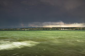 Thunderstorm and high waves at the Horn outdoor pool