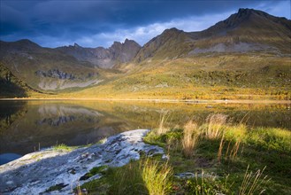 Autumn at Lake Keilvatnet