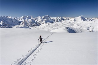 Ski touring in the ascent to the Seekofel in the Fanes-Sennes-Prags Nature Park in the Dolomites