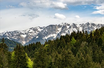 Snow-covered mountain range Zahmer Kaiser seen from the hiking trail to Spitzstein