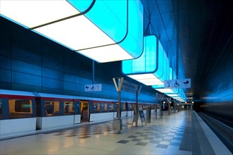 Light installation in the U-Bahn HafenCity Universitat subway station