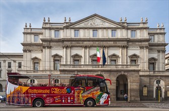 Sightseeing bus in front of La Scala