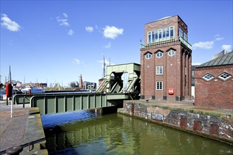Bascule bridge between the Alter Hafen and Neuer Hafen ports