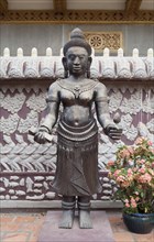 Temple sculpture at Wat Ounalom