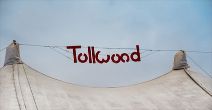 Sign 'Tollwood' above a tent roof