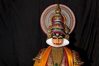 Katakali artist posing dressed up as Shiva