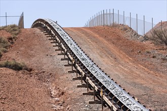 Conveyer band transporting rocks at a goldfield