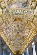 Stucco ceiling with frescoes of the Galleria delle Carte Geografiche