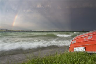 Thunderstorm with high waves on Lake Constance