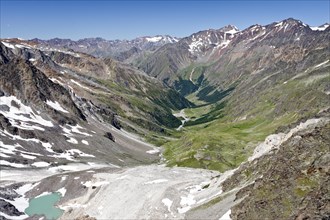 View from Grafscharte Mountain into the Pfossen Valley