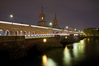OberbaumbruÌˆcke bridge at night