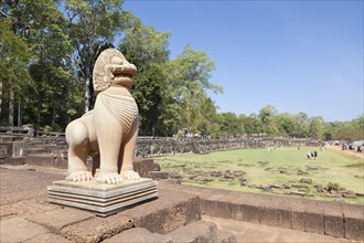 Guardian sculpture of a lion on the Terrace of the Elephants