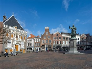 Statue of Laurens Janszoon Coster and historic houses at Grote Markt