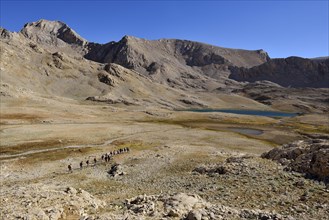 Group of hikers at Hastakoca Lake