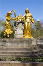 Mozartbrunnen with fountain figures 'Grace'