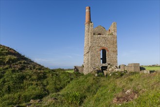 Ruins of the engine house of the former tin and copper mine Levant Mine