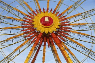 Ferris wheel with Hamburg's coat of arms