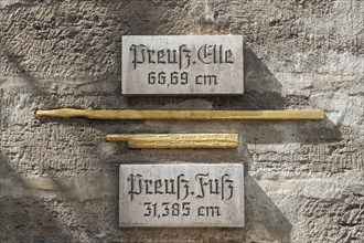 Historical measures of length at the Town Hall