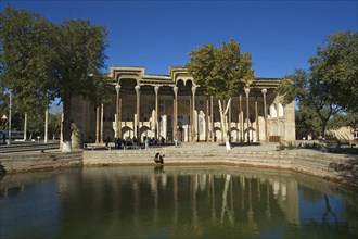 Bolo Hauz mosque