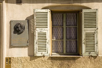 Window with shutters on the house of Rue Catherine Segurane 38