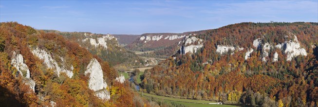 View from Eichfelsen rock into the Danube Gorge with Schloss Werenwag Castle