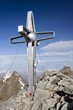 Cross on the summit of Mt Zuckerhutl